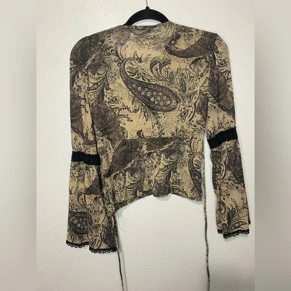 Breakin loose bell sleeve top - Picture 4 of 6